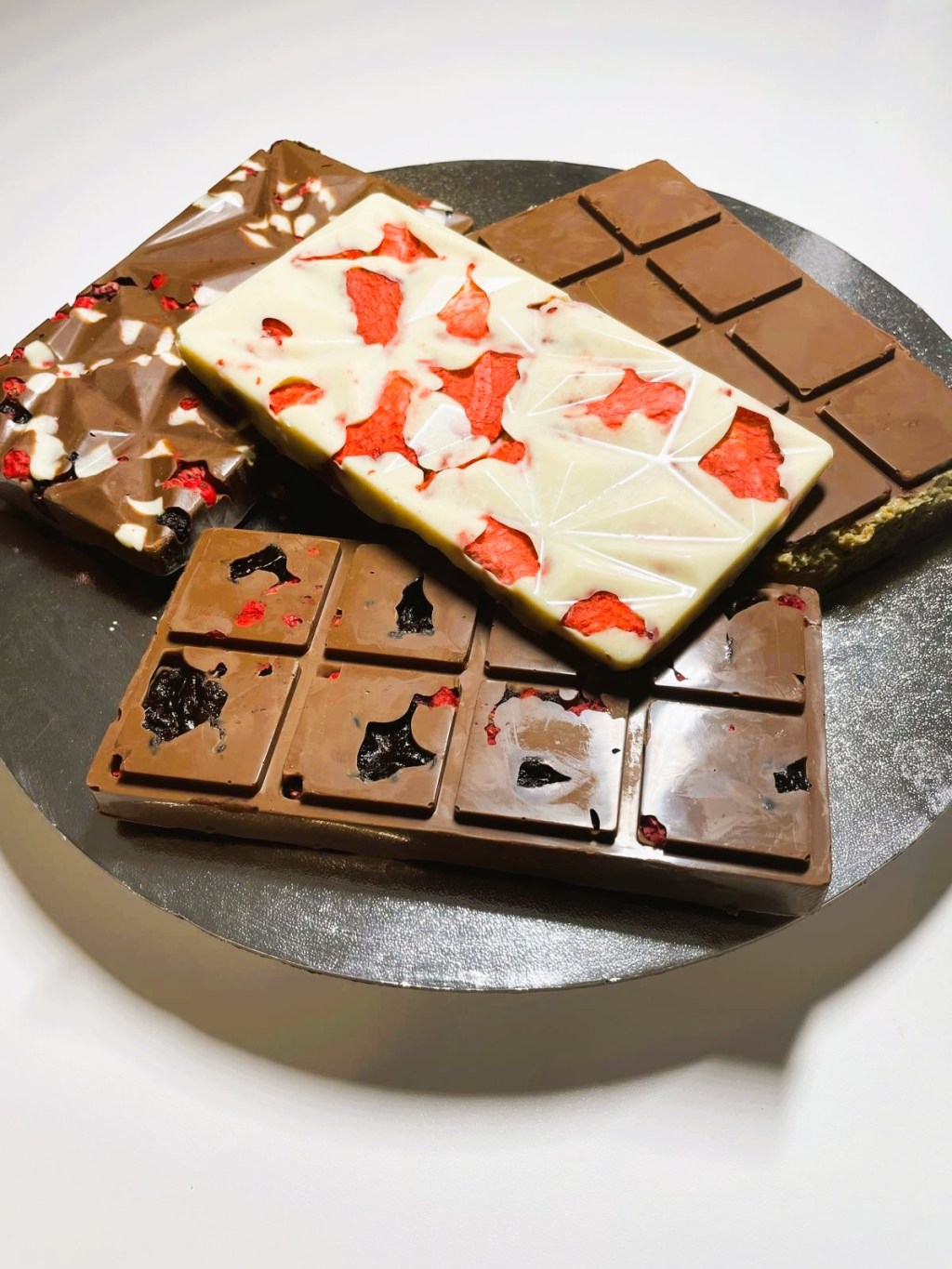 Domowa czekolada z liofilizowanymi&nbsp;owocami