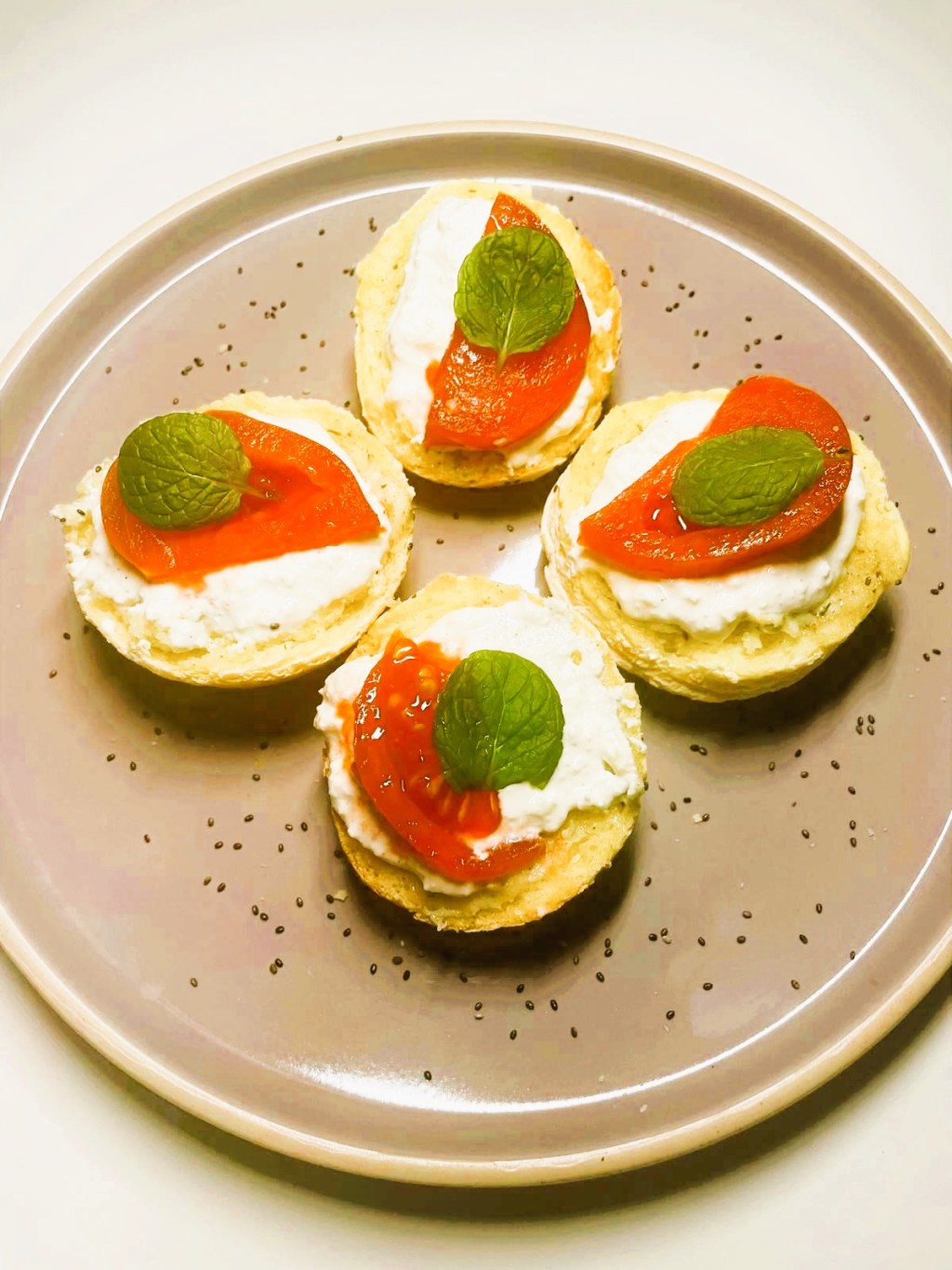 Bułeczki drożdżowe z chia i&nbsp;gzikiem