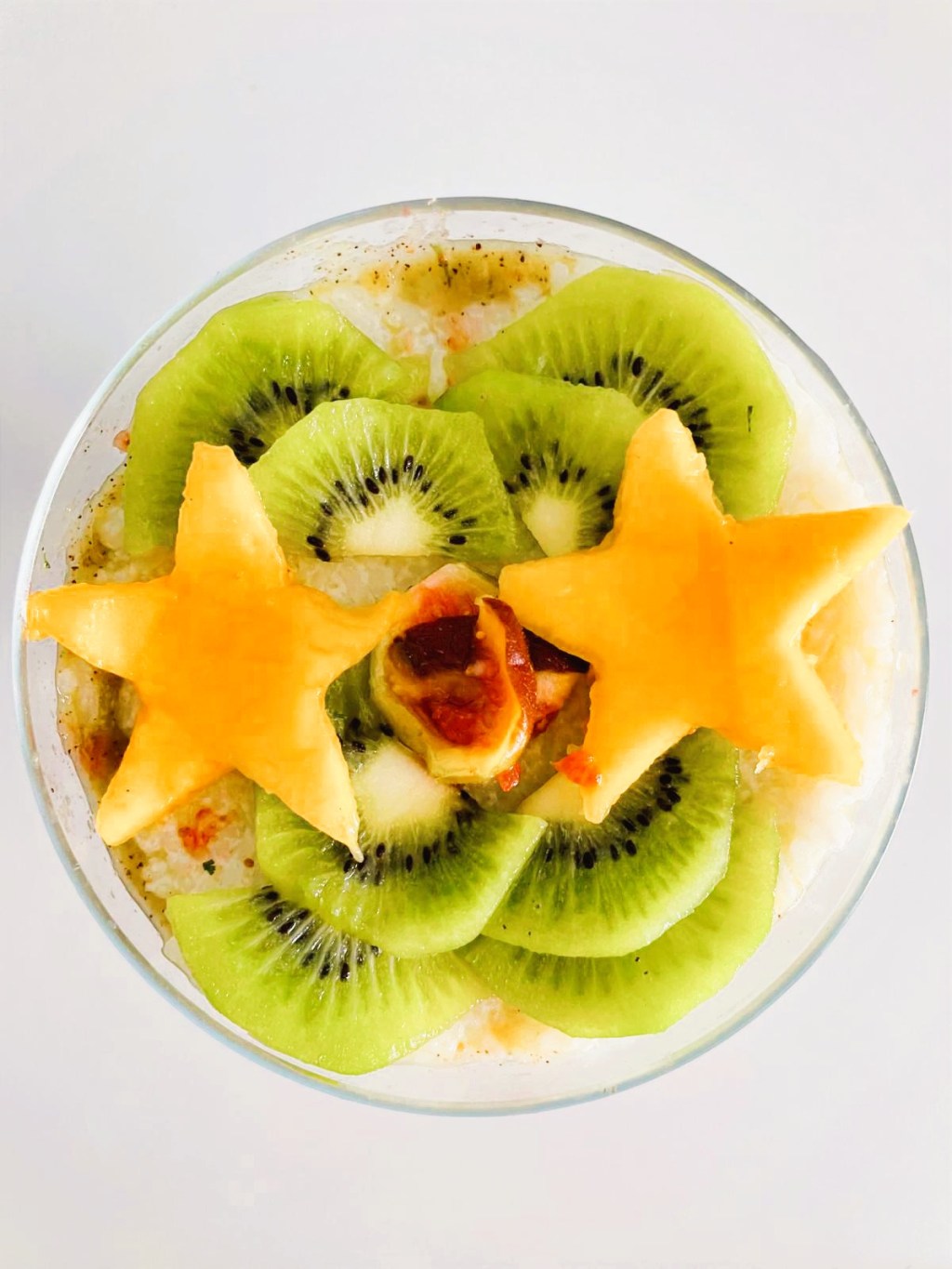 Ryż na mleku kokosowym z musem mango i&nbsp;kiwi.